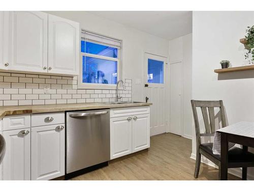 517 13 Avenue Ne, Calgary, AB - Indoor Photo Showing Kitchen