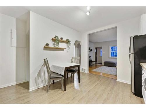 517 13 Avenue Ne, Calgary, AB - Indoor Photo Showing Dining Room