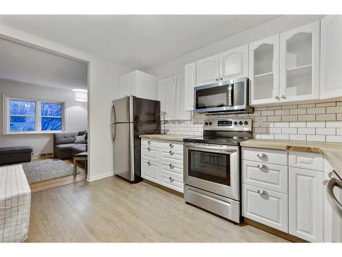 517 13 Avenue Ne, Calgary, AB - Indoor Photo Showing Kitchen