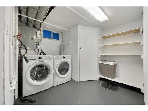 517 13 Avenue Ne, Calgary, AB - Indoor Photo Showing Laundry Room