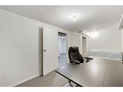 517 13 Avenue Ne, Calgary, AB - Indoor Photo Showing Office