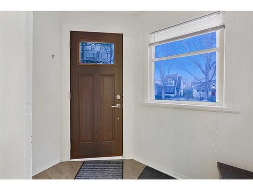 517 13 Avenue Ne, Calgary, AB - Indoor Photo Showing Other Room