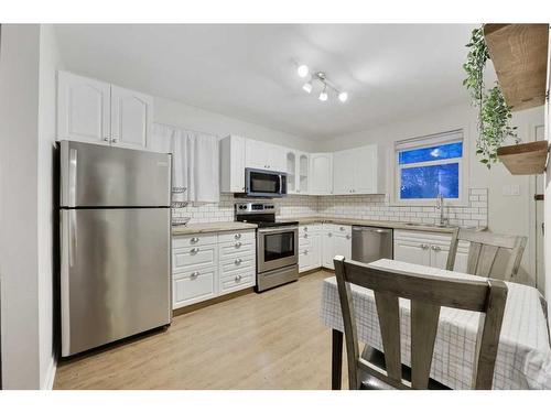 517 13 Avenue Ne, Calgary, AB - Indoor Photo Showing Kitchen