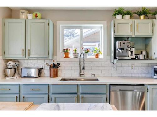 44 Sanderling Rise Nw, Calgary, AB - Indoor Photo Showing Kitchen