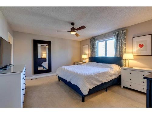 44 Sanderling Rise Nw, Calgary, AB - Indoor Photo Showing Bedroom