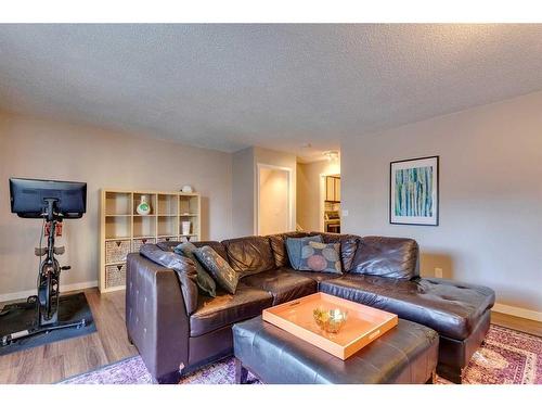 44 Sanderling Rise Nw, Calgary, AB - Indoor Photo Showing Living Room