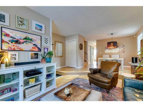 44 Sanderling Rise Nw, Calgary, AB - Indoor Photo Showing Living Room