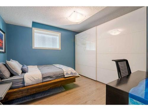 27 Auburn Sound Cove Se, Calgary, AB - Indoor Photo Showing Bedroom