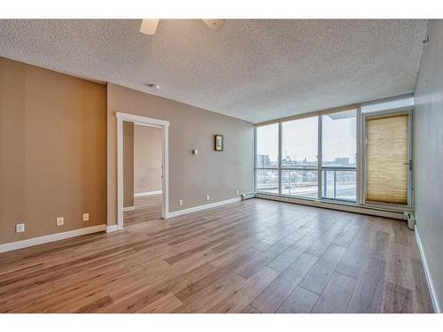 402-315 3 Street Se, Calgary, AB - Indoor Photo Showing Other Room