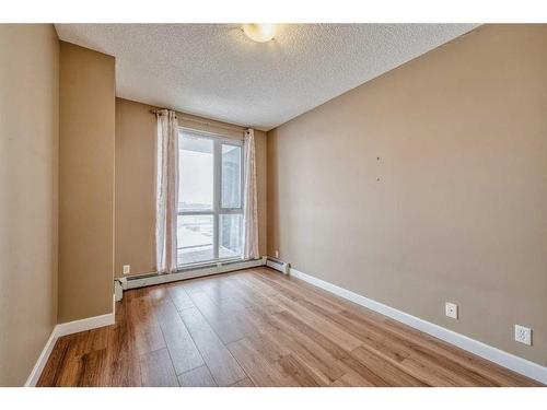 402-315 3 Street Se, Calgary, AB - Indoor Photo Showing Other Room