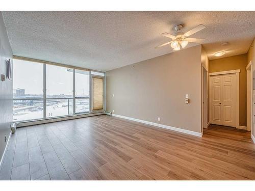 402-315 3 Street Se, Calgary, AB - Indoor Photo Showing Other Room