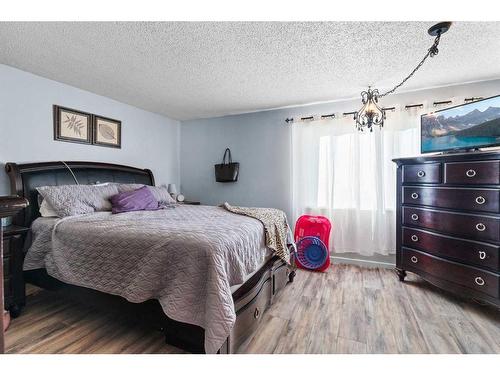 71 Castlebrook Way Ne, Calgary, AB - Indoor Photo Showing Bedroom