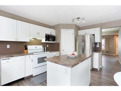 12 Panamount Crescent Nw, Calgary, AB - Indoor Photo Showing Kitchen