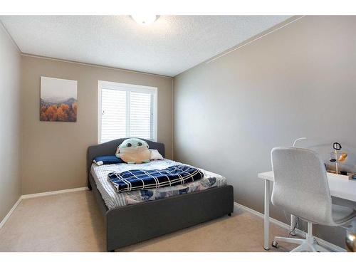 12 Panamount Crescent Nw, Calgary, AB - Indoor Photo Showing Bedroom