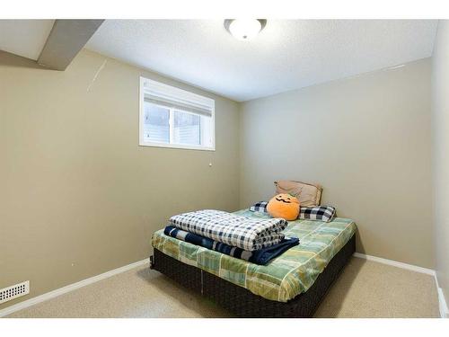 12 Panamount Crescent Nw, Calgary, AB - Indoor Photo Showing Bedroom