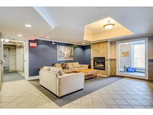 507-1315 12 Avenue Sw, Calgary, AB - Indoor With Fireplace