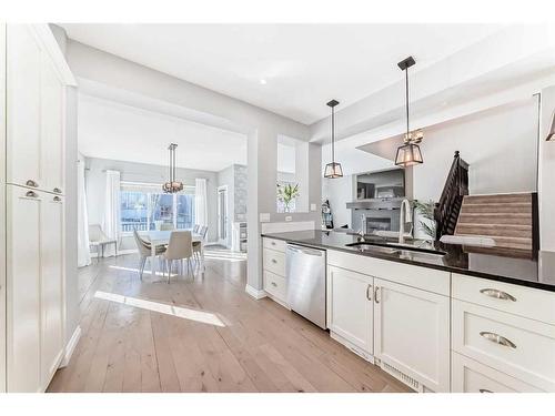 61 Mahogany Square Se, Calgary, AB - Indoor Photo Showing Kitchen