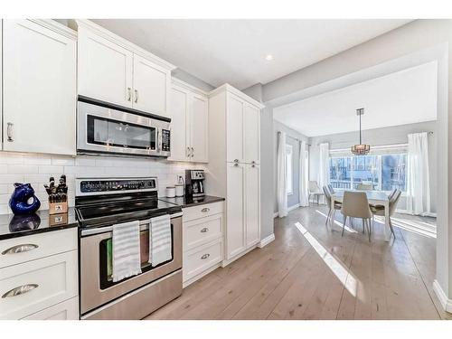 61 Mahogany Square Se, Calgary, AB - Indoor Photo Showing Kitchen