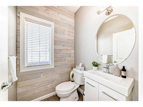 61 Mahogany Square Se, Calgary, AB - Indoor Photo Showing Bathroom