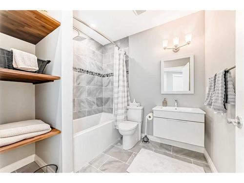 61 Mahogany Square Se, Calgary, AB - Indoor Photo Showing Bathroom