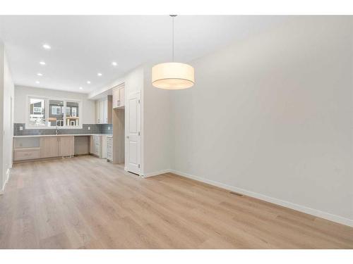 455 Tekarra Drive Nw, Calgary, AB - Indoor Photo Showing Kitchen