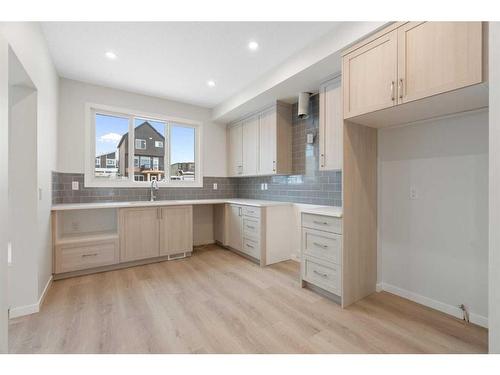 455 Tekarra Drive Nw, Calgary, AB - Indoor Photo Showing Kitchen