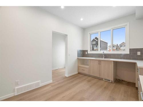 455 Tekarra Drive Nw, Calgary, AB - Indoor Photo Showing Bathroom