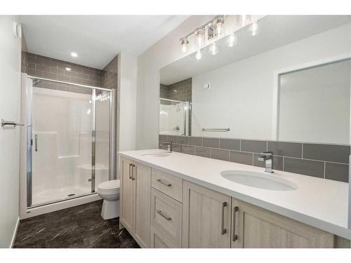 455 Tekarra Drive Nw, Calgary, AB - Indoor Photo Showing Bathroom