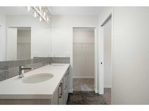 455 Tekarra Drive Nw, Calgary, AB - Indoor Photo Showing Bathroom