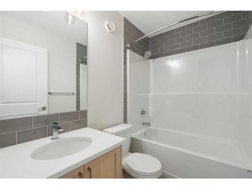 455 Tekarra Drive Nw, Calgary, AB - Indoor Photo Showing Bathroom