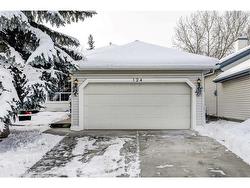 124 Harvest Park Way NE Calgary, AB T3K 4K7