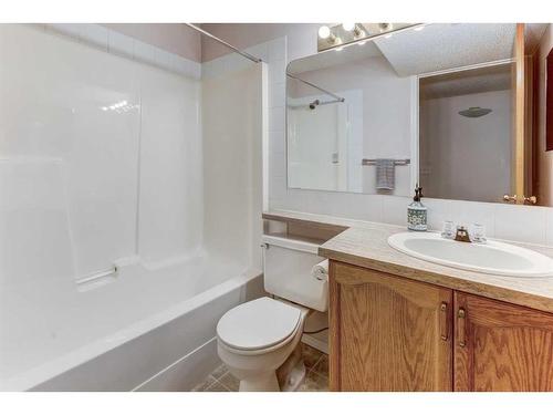 124 Harvest Park Way Ne, Calgary, AB - Indoor Photo Showing Bathroom