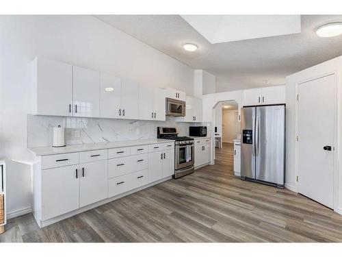 124 Harvest Park Way Ne, Calgary, AB - Indoor Photo Showing Kitchen