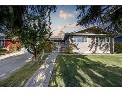 2336 Paliswood Road SW Calgary, AB T2V 3P7