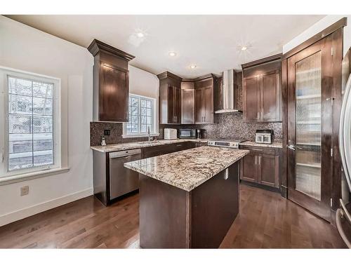 16 Rockcliff Point Nw, Calgary, AB - Indoor Photo Showing Kitchen With Upgraded Kitchen