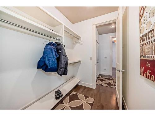 16 Rockcliff Point Nw, Calgary, AB - Indoor