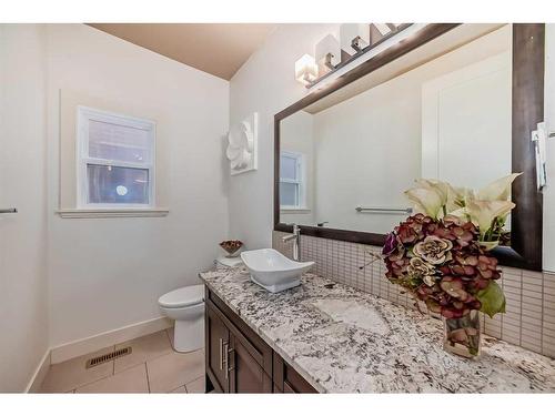 16 Rockcliff Point Nw, Calgary, AB - Indoor Photo Showing Bathroom