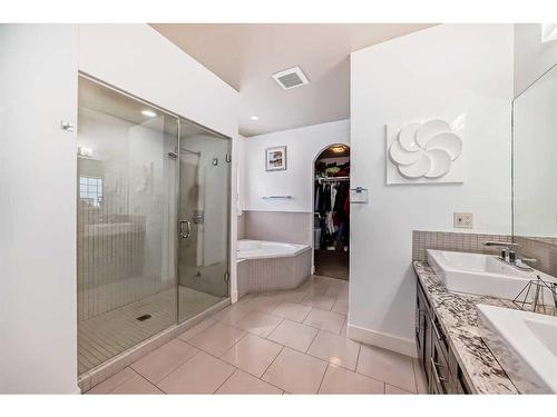 16 Rockcliff Point Nw, Calgary, AB - Indoor Photo Showing Bathroom