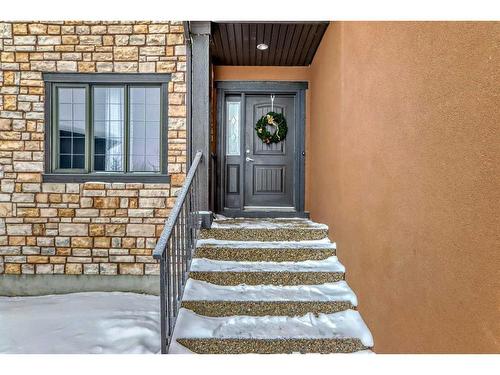 16 Rockcliff Point Nw, Calgary, AB - Outdoor