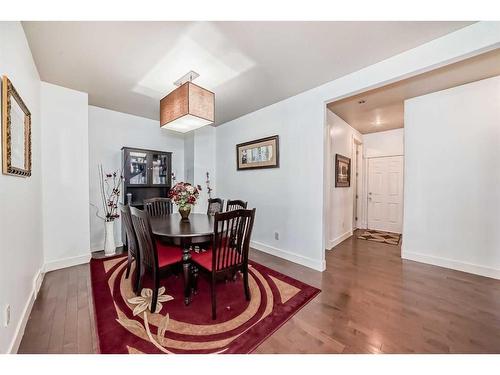 16 Rockcliff Point Nw, Calgary, AB - Indoor Photo Showing Dining Room