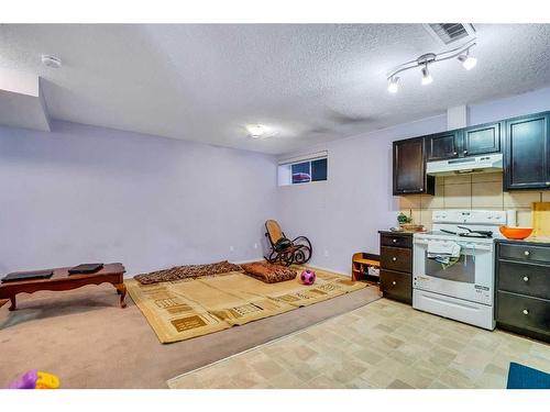 2 Skyview Ranch Street Ne, Calgary, AB - Indoor Photo Showing Kitchen