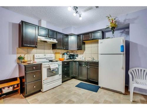 2 Skyview Ranch Street Ne, Calgary, AB - Indoor Photo Showing Kitchen