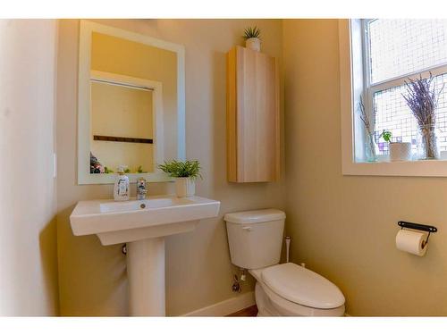 775 Mahogany Boulevard Se, Calgary, AB - Indoor Photo Showing Bathroom