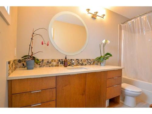 775 Mahogany Boulevard Se, Calgary, AB - Indoor Photo Showing Bathroom