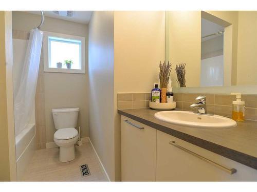 775 Mahogany Boulevard Se, Calgary, AB - Indoor Photo Showing Bathroom