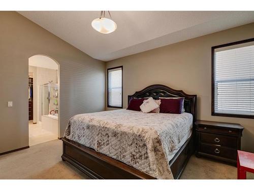 33 Evansview Manor Nw, Calgary, AB - Indoor Photo Showing Bedroom