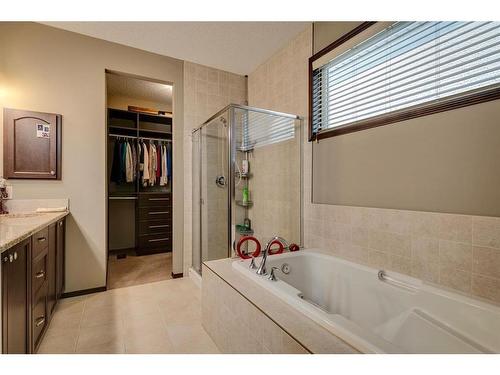 33 Evansview Manor Nw, Calgary, AB - Indoor Photo Showing Bathroom