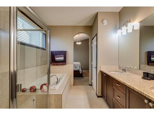 33 Evansview Manor Nw, Calgary, AB - Indoor Photo Showing Bathroom