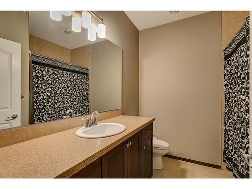 33 Evansview Manor Nw, Calgary, AB - Indoor Photo Showing Bathroom