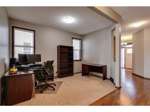 33 Evansview Manor Nw, Calgary, AB - Indoor Photo Showing Office